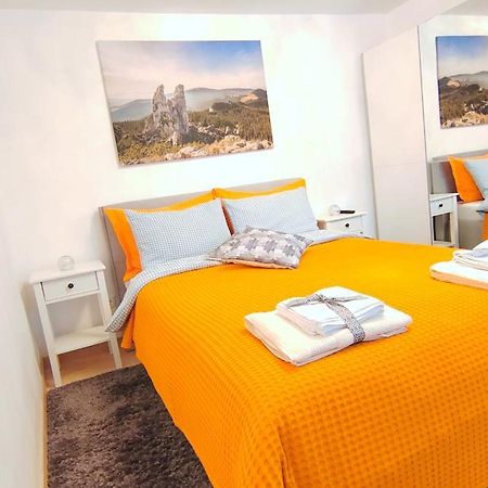 R&B Guest House Campulung Moldovenesc Bagian luar foto
